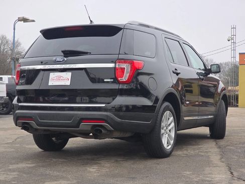 Used 2018 Ford Explorer XLT w/ Equipment Group 202A image 8