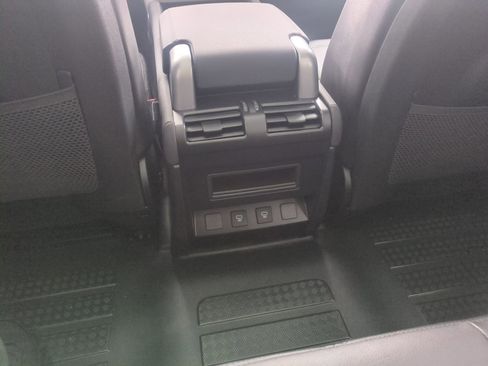 Used 2023 Land Rover Defender 90 S AWD/4WD image 19