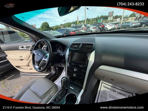 Used 2015 Ford Explorer XLT w/ Equipment Group 202A FWD image 17
