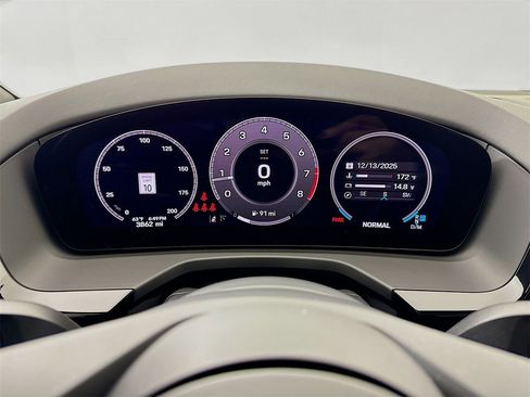 Used 2024 Porsche Panamera 4 image 16