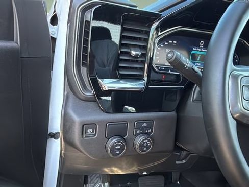 Used 2025 Chevrolet Silverado 2500 LT w/ Convenience Package RWD image 21