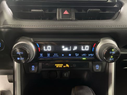 Used 2022 Toyota RAV4 XLE w/ Carpet Mat Package (TMS) image 22