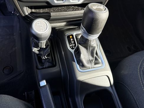 Used 2025 Jeep Wrangler Sport image 31