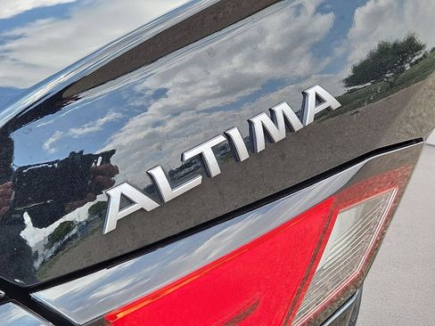 Used 2024 Nissan Altima 2.5 SV AWD/4WD image 11