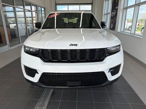 Used 2024 Jeep Grand Cherokee Limited w/ Black Appearance Package AWD/4WD image 2