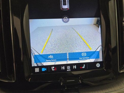 Used 2023 Volvo XC60 B5 Plus image 28