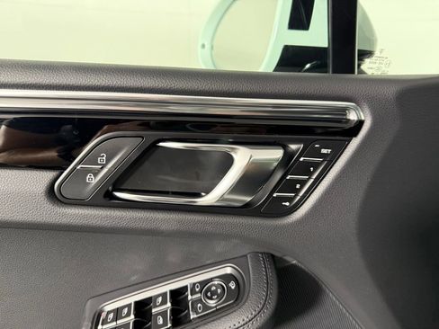 New 2026 Porsche Macan image 25