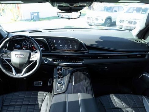 Used 2024 Cadillac Escalade V w/ LPO, ONYX Package image 23
