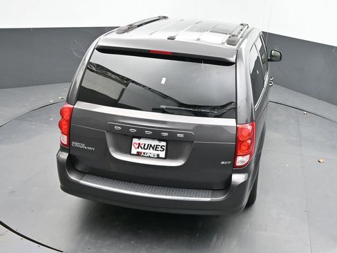 Used 2018 Dodge Grand Caravan SXT image 18