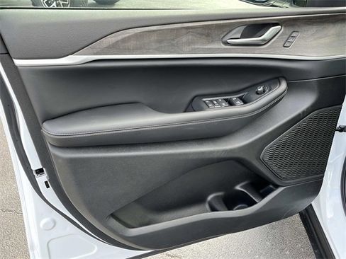 New 2025 Jeep Grand Cherokee Limited w/ Black Appearance Package image 20