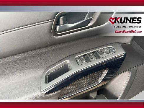 Used 2025 Nissan Pathfinder SV AWD/4WD image 21
