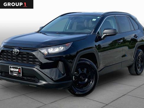 Used 2021 Toyota RAV4 LE FWD image 1