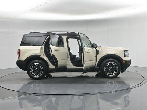 Used 2025 Ford Bronco Sport Outer Banks w/ Outer Banks Tech Package+ AWD/4WD image 5