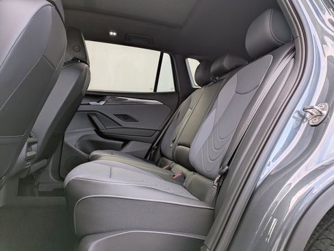 New 2026 Volkswagen Tiguan SE R-Line FWD image 16