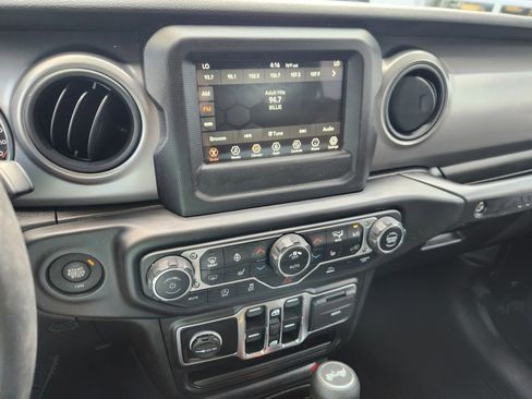 Used 2021 Jeep Wrangler Unlimited Sport image 30