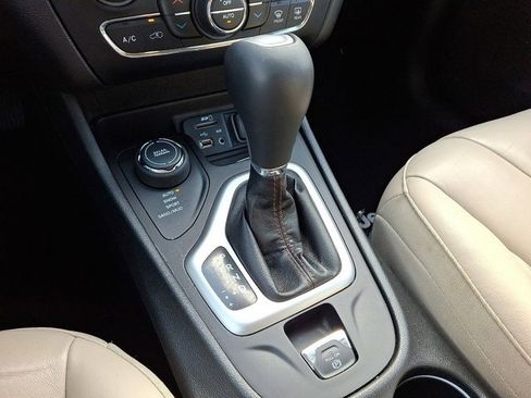 Certified 2018 Jeep Cherokee Limited image 17