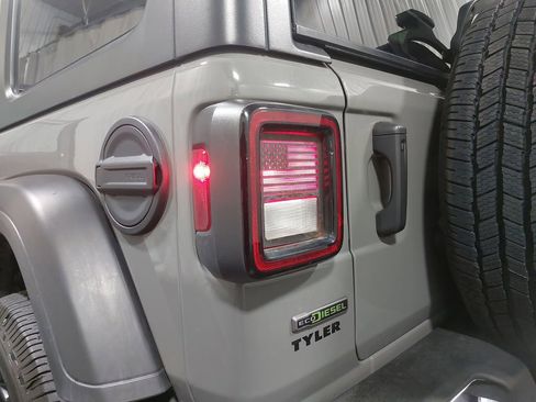 Used 2022 Jeep Wrangler Unlimited Sport AWD/4WD image 33