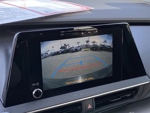 Certified 2025 Toyota Prius LE image 30