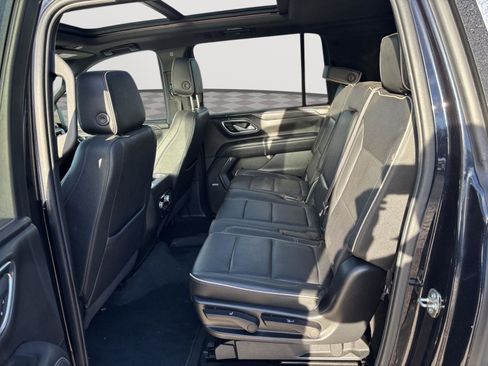 Used 2022 GMC Yukon XL SLT w/ SLT Premium Package RWD image 11