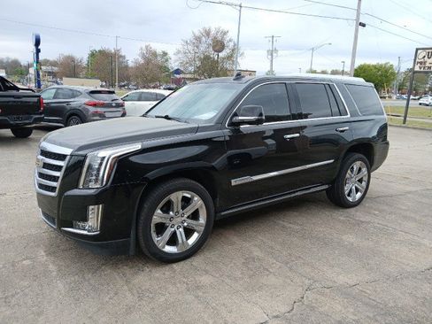 Used 2017 Cadillac Escalade Premium Luxury image 6