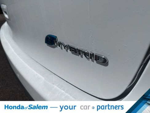 Used 2024 Chrysler Pacifica Select image 7