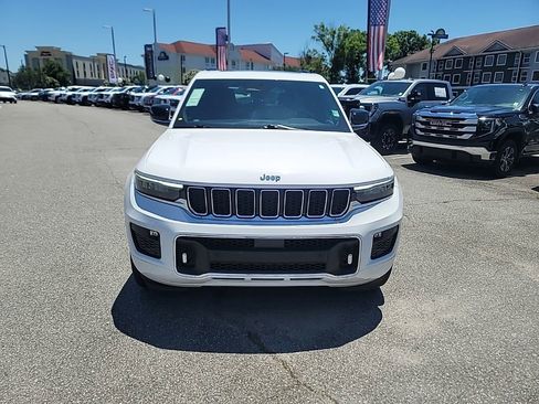 Used 2023 Jeep Grand Cherokee Overland w/ Luxury Tech Group IV RWD image 2