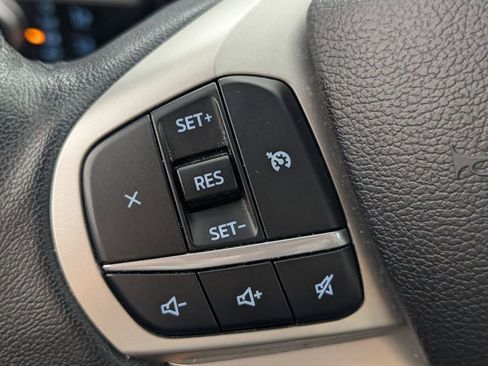 Used 2022 Ford Explorer XLT w/ Equipment Group 202A RWD image 16