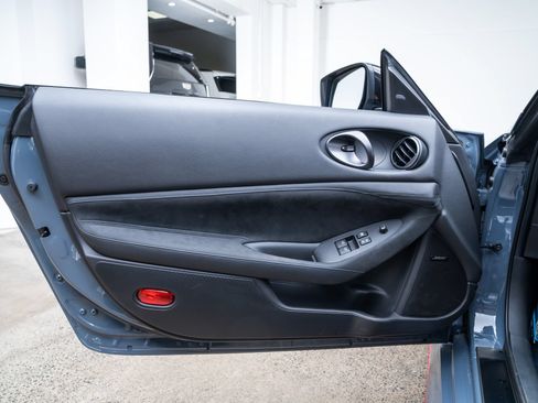 Used 2024 Nissan Z NISMO RWD image 18