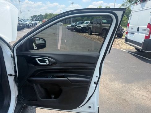 Certified 2022 Jeep Compass Latitude AWD/4WD image 51