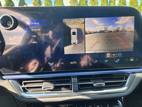 New 2026 Chevrolet Equinox EV LT image 32