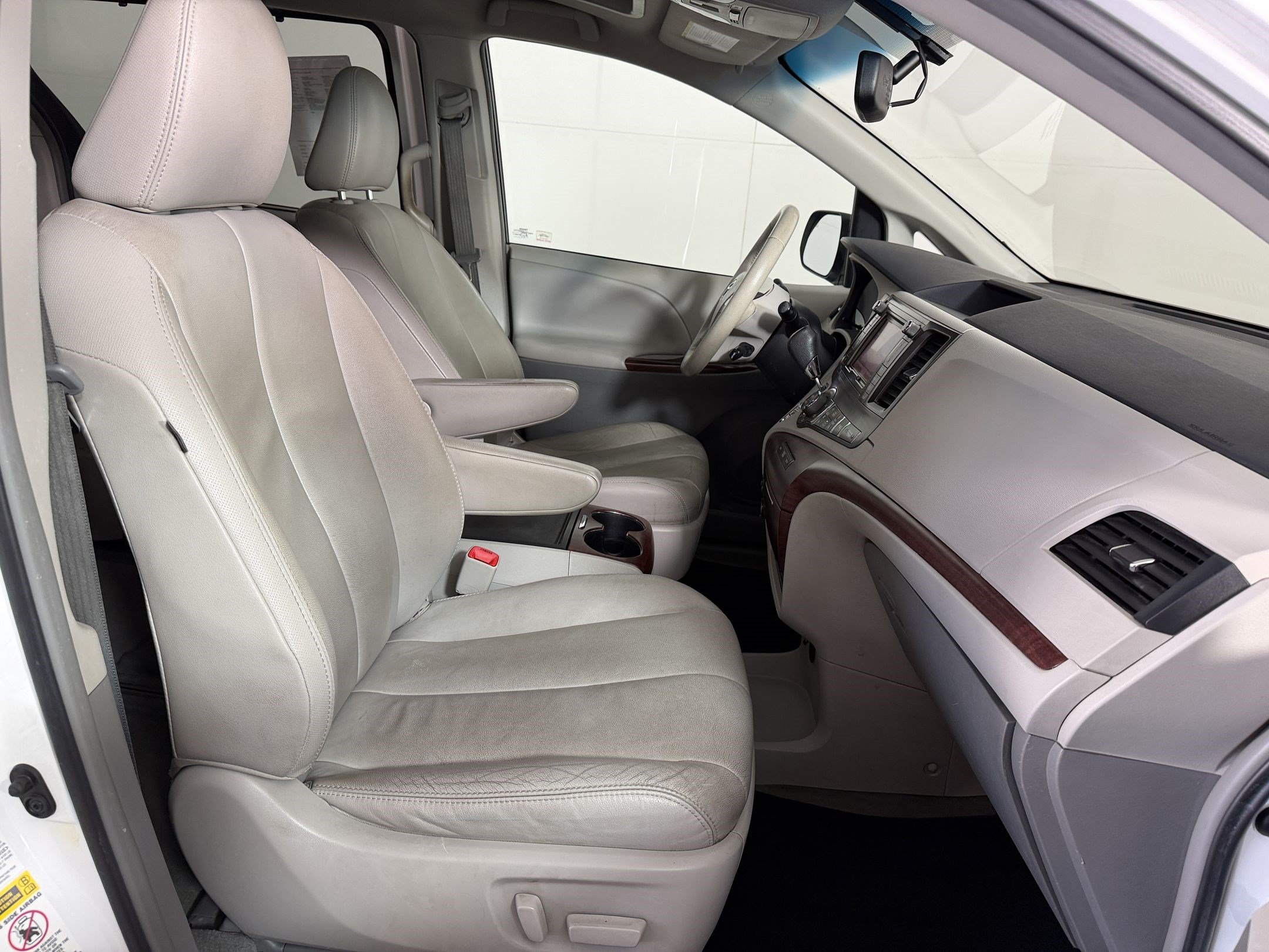 Used 2013 Toyota Sienna XLE w/ Premium Pkg AWD/4WD image 25