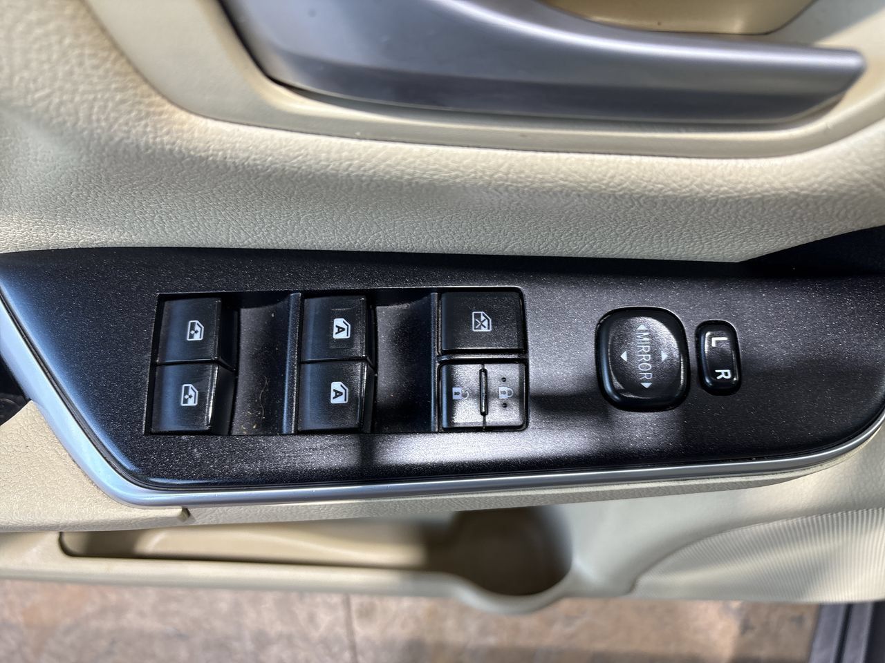 Used 2017 Toyota Camry LE FWD image 13