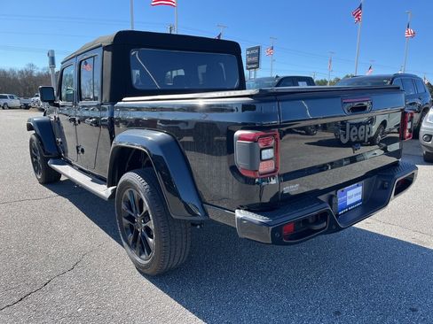 Used 2023 Jeep Gladiator Overland image 7