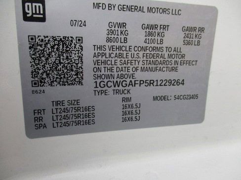 Used 2024 Chevrolet Express 2500 w/ Driver Convenience Package RWD image 12