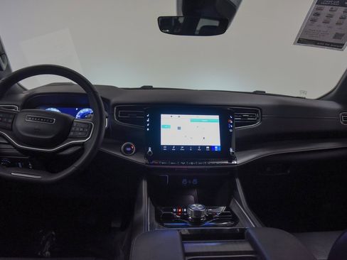 Used 2024 Jeep Wagoneer Series III image 32