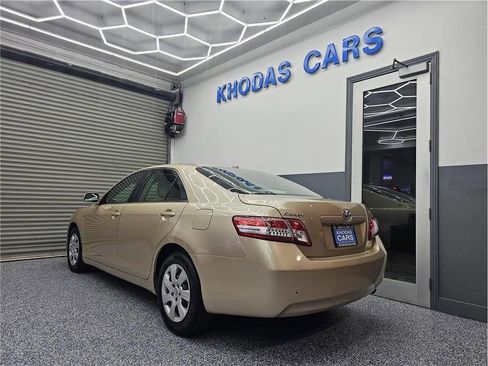 Used 2011 Toyota Camry LE image 3
