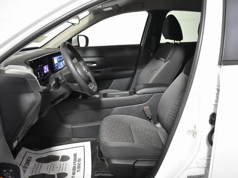 Certified 2025 Nissan Kicks SV image 11