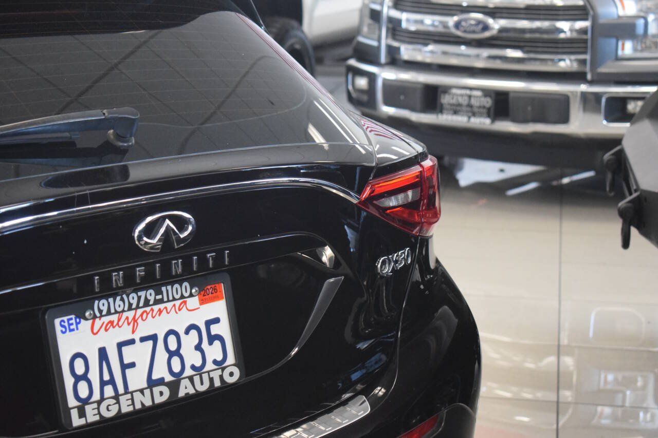 Used 2018 INFINITI QX30 Premium w/ Navigation Package AWD/4WD image 13