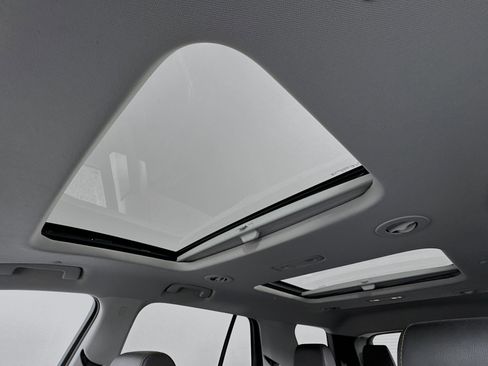 Used 2020 Chevrolet Traverse Premier w/ Redline Edition image 23