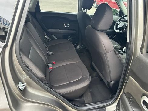 Used 2016 Kia Soul FWD image 11