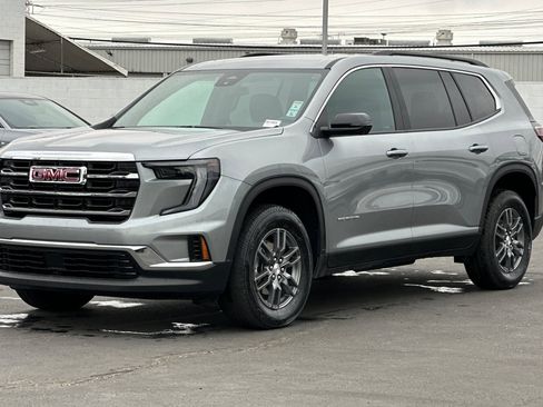 Used 2025 GMC Acadia Elevation image 8