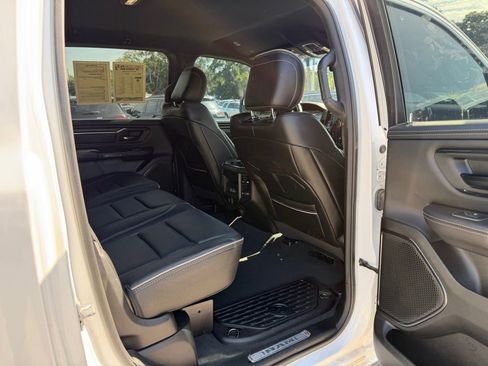 Used 2022 RAM 1500 Limited w/ Body Color Bumper Group AWD/4WD image 33