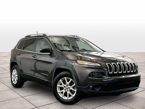 Used 2015 Jeep Cherokee Latitude AWD/4WD image 3