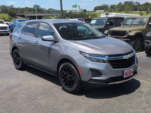 Used 2023 Chevrolet Equinox LT FWD image 2