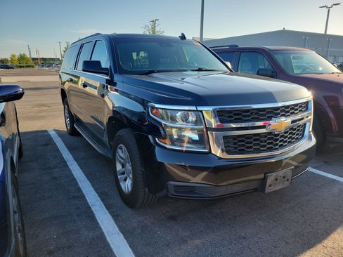 Used 2018 Chevrolet Suburban LT AWD/4WD image 2