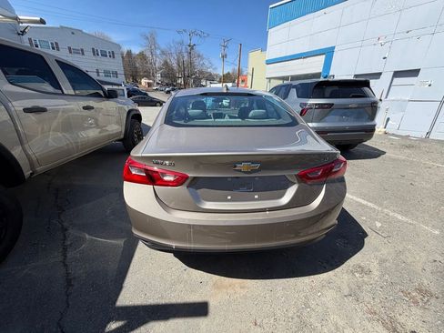 Used 2025 Chevrolet Malibu LT image 4