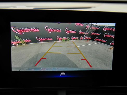 Used 2025 Chevrolet Trax LT w/ LT Convenience Package FWD image 17