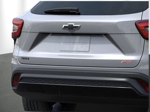 New 2026 Chevrolet Trax RS w/ Sunroof Package FWD image 17
