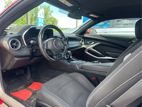 Used 2019 Chevrolet Camaro LT RWD image 5