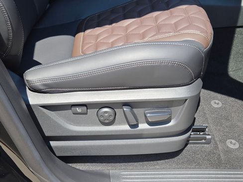 New 2025 Nissan Armada Platinum Reserve image 7